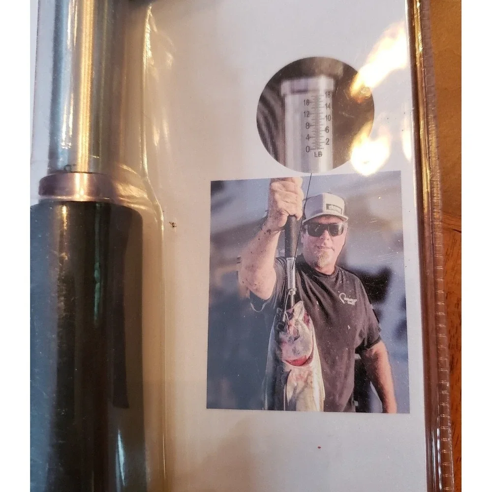 Gaff/Scale Combo with Readings up to 60 lbs. Wrist Lanyard Foam Handle Stainless